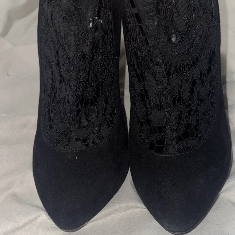 ❤️🔥AUTHENTIC🔥❤️Dolce & Gabbana Black sued and lace booties. - Picture 12 of 12